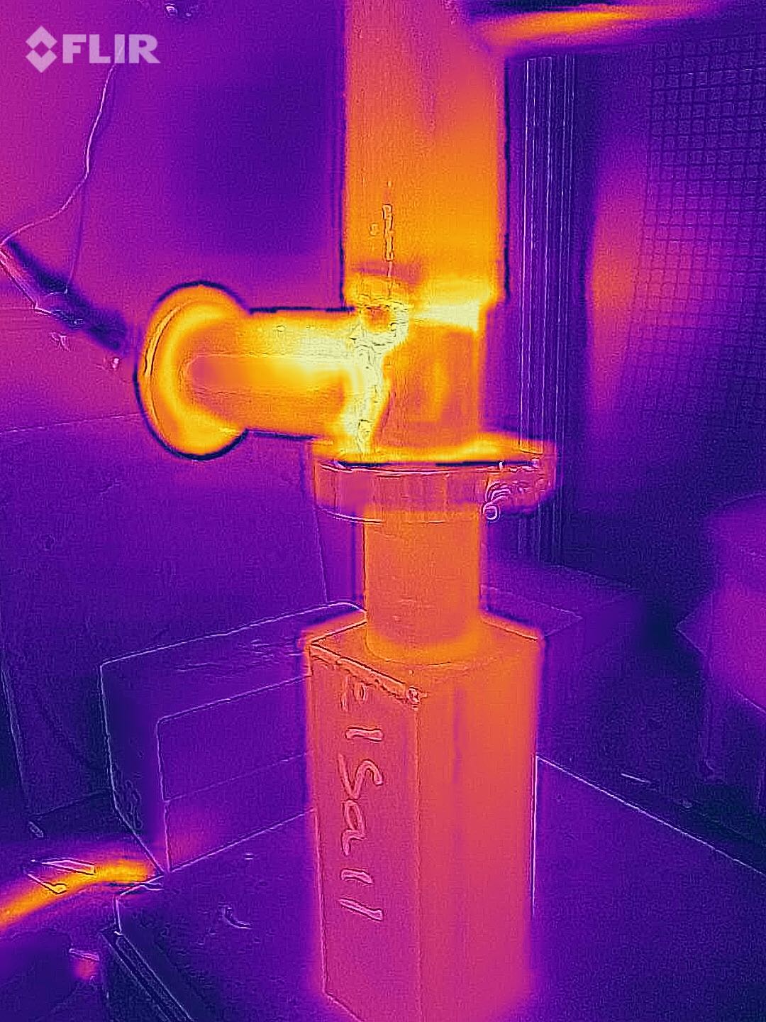 A thermal imaging camera measuring the heat in different parts of the combustion chamber.